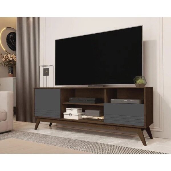 Rack / Bancada kai 1.60m Estilo Retrô com Pés em Madeira Acabamento em Alto Relevo Pintura UV: Amadeirada Laqueado Off White 2 Portas com Dobradiças Cor Cedro /Cinza